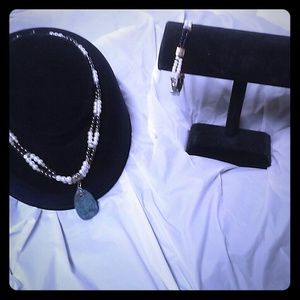 Matching set necklace e and. Bracelet